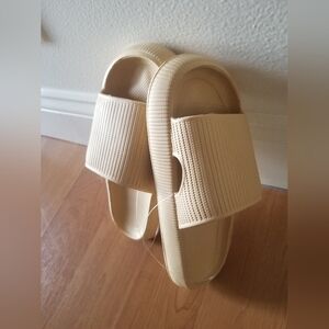 The Original Cloud Slides - Oatmeal Latte color, womens size 6